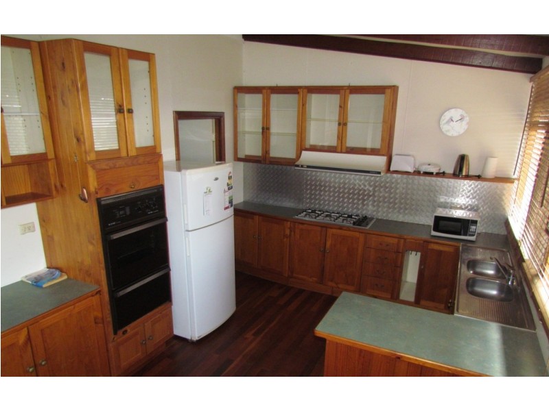 17 Yanrey Street, Golden Bay WA 6174