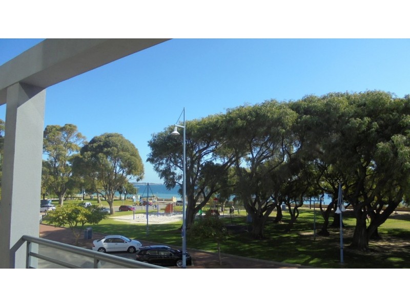 2/43 Rockingham Beach Road, Rockingham WA 6168