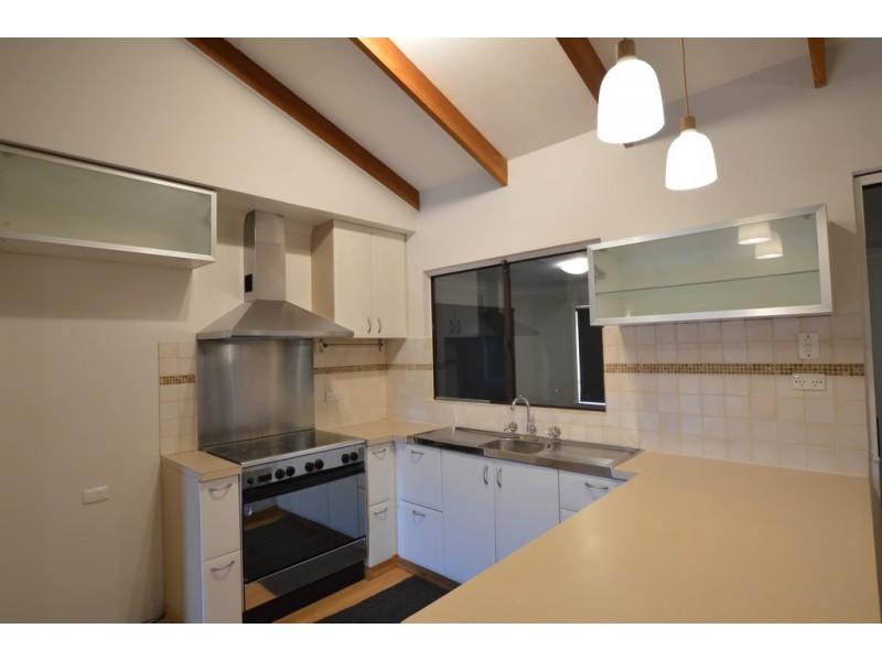 7 Wenn Rd, Singleton WA 6175