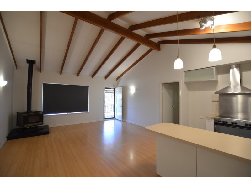 7 Wenn Rd, Singleton WA 6175