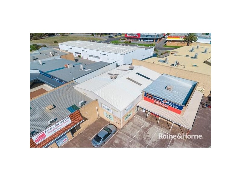 2/18 Livingstone Road, Rockingham WA 6168