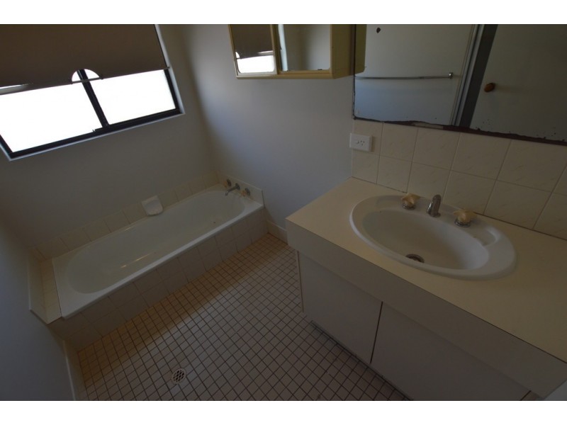 4 Teakdale Close, Safety Bay WA 6169