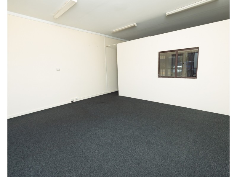 65 Dixon Road, Rockingham WA 6168