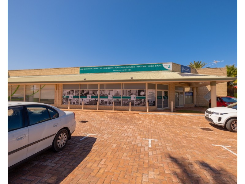 2/14 Livingstone Road, Rockingham WA 6168