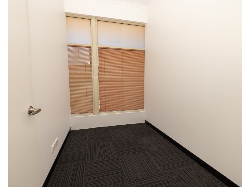 2/14 Livingstone Road, Rockingham WA 6168