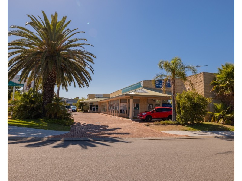 2/14 Livingstone Road, Rockingham WA 6168