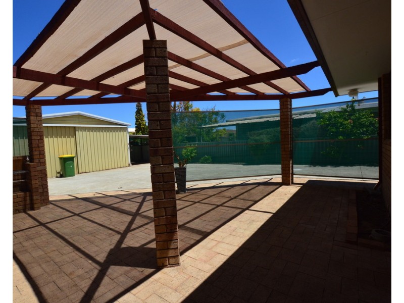 17 Seacrest Street, Safety Bay WA 6169