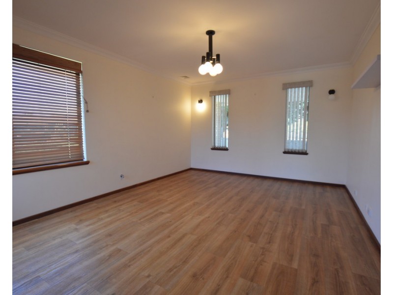 17 Seacrest Street, Safety Bay WA 6169