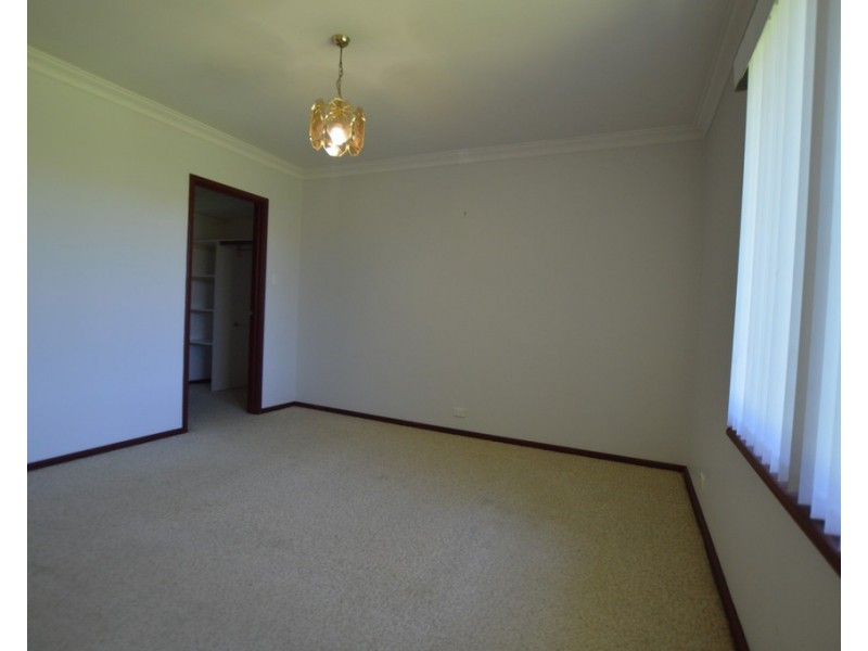 17 Seacrest Street, Safety Bay WA 6169