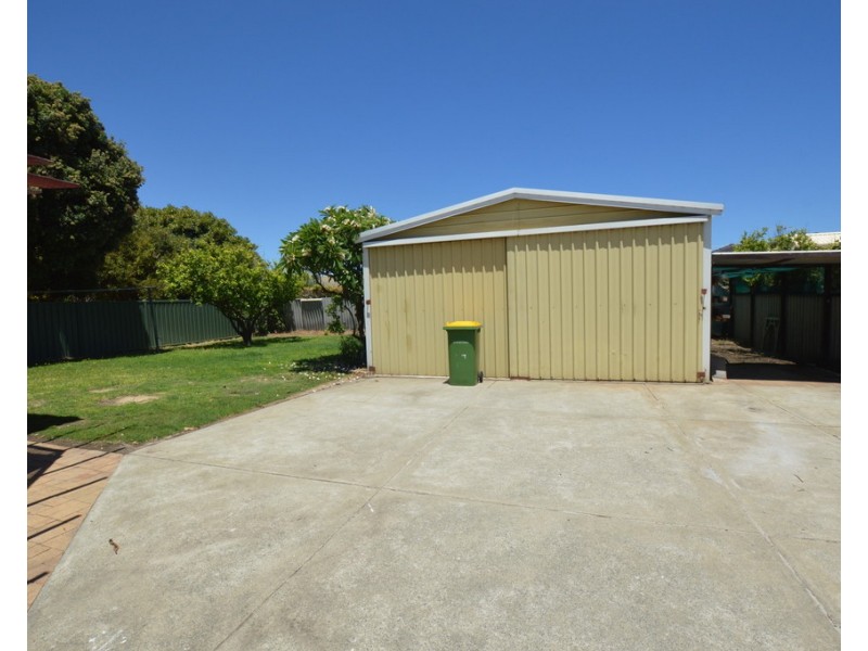 17 Seacrest Street, Safety Bay WA 6169