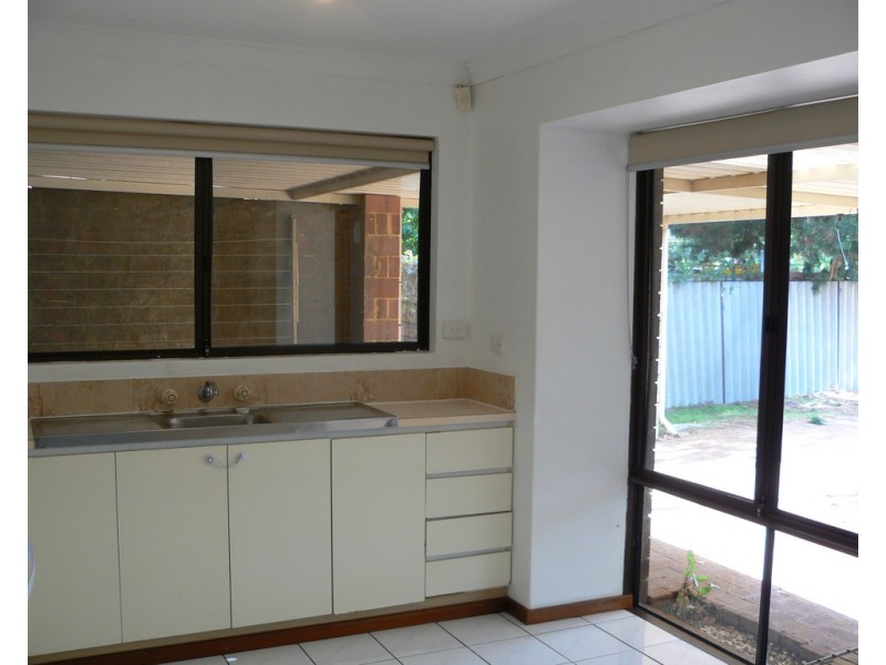 8 Corring Way, Parmelia WA 6167