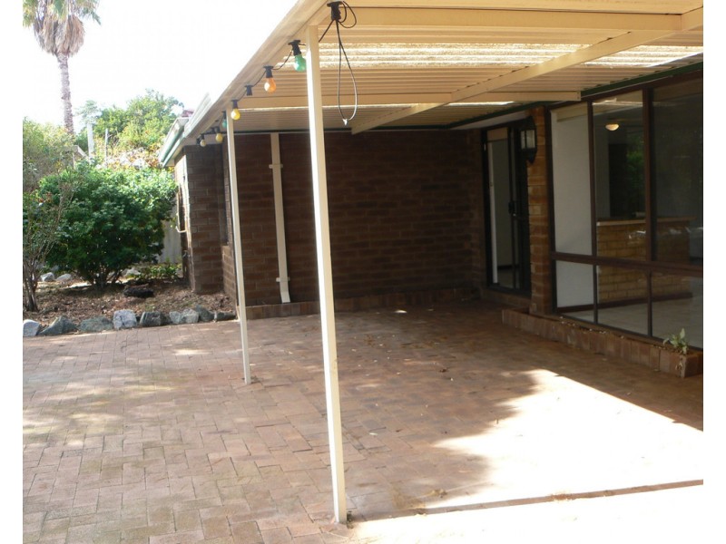 8 Corring Way, Parmelia WA 6167
