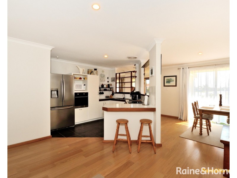 17 Manilla Place, Warnbro WA 6169