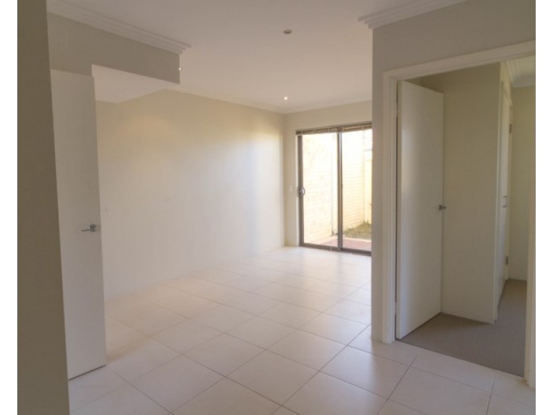 9/18-20 Lake Street, Rockingham WA 6168