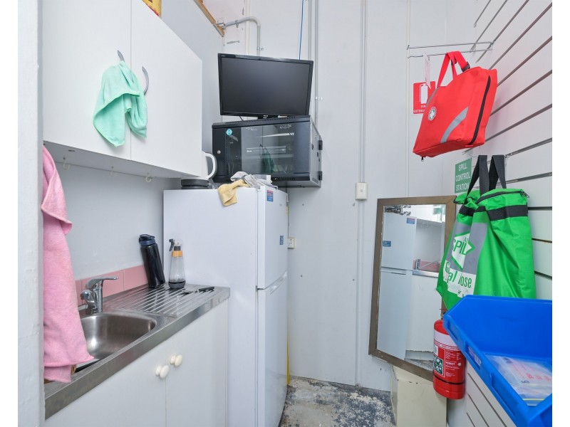 3/8-10 Commodore Drive, Rockingham WA 6168