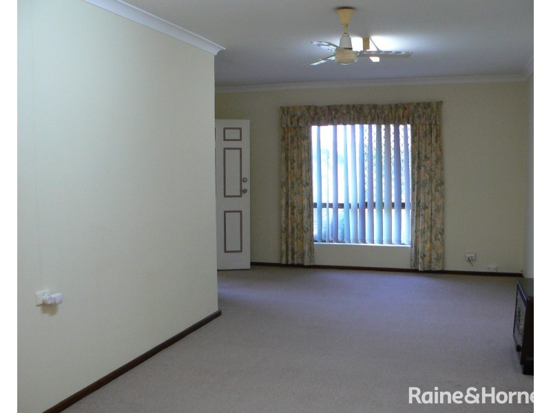 13/4 Merope Close, Rockingham WA 6168