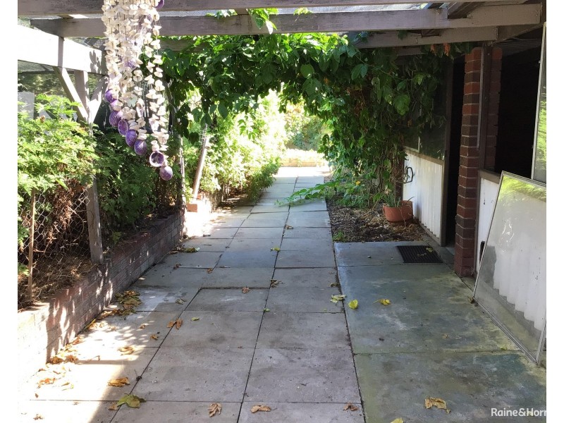 5 Nowranie Place, Hillman WA 6168