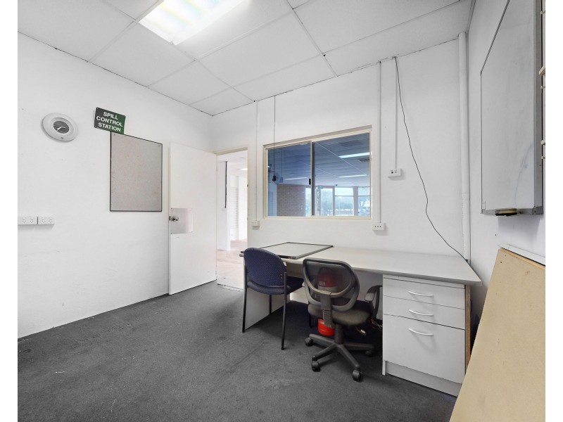 2/4 Leach Crescent, Rockingham WA 6168