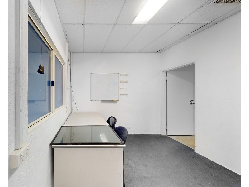 2/4 Leach Crescent, Rockingham WA 6168