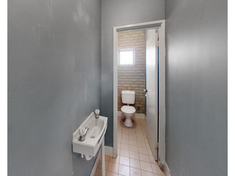 2/4 Leach Crescent, Rockingham WA 6168