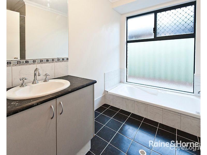 31 Zaragoza Drive, Port Kennedy WA 6172