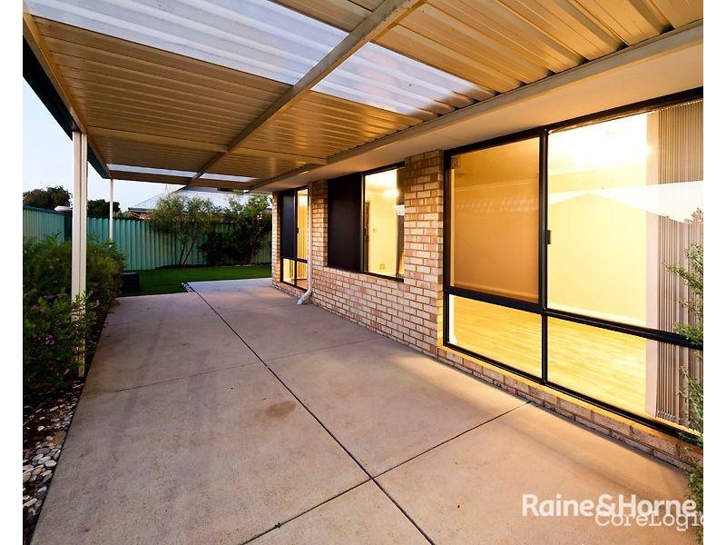 31 Zaragoza Drive, Port Kennedy WA 6172