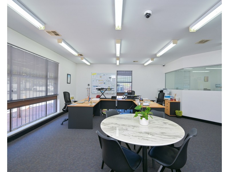 23b Chalgrove Avenue, Rockingham WA 6168