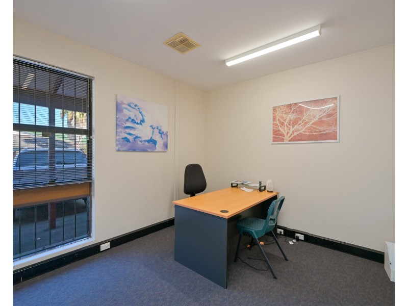 23b Chalgrove Avenue, Rockingham WA 6168