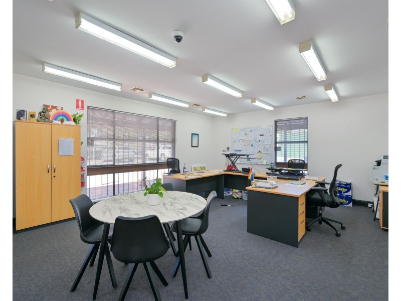 23b Chalgrove Avenue, Rockingham WA 6168