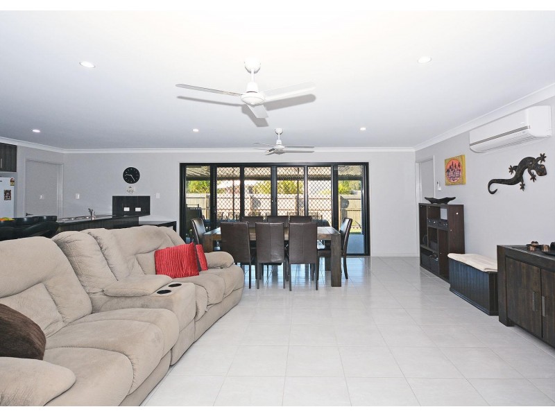 13 Lakes Boulevard, Burrum Heads QLD 4659