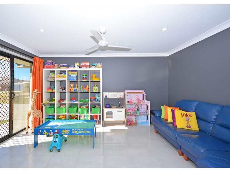 13 Lakes Boulevard, Burrum Heads QLD 4659