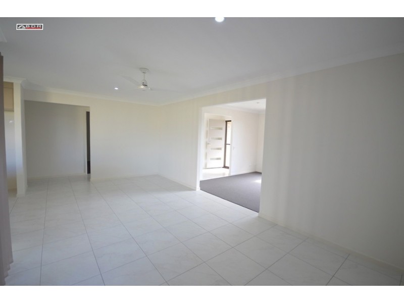 2/1 Lucas Drive, Burrum Heads QLD 4659