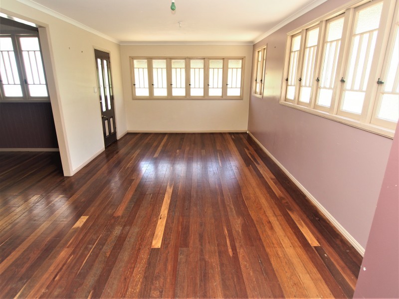 9-11 James St, Howard QLD 4659