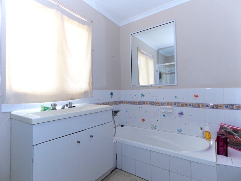 9-11 James St, Howard QLD 4659