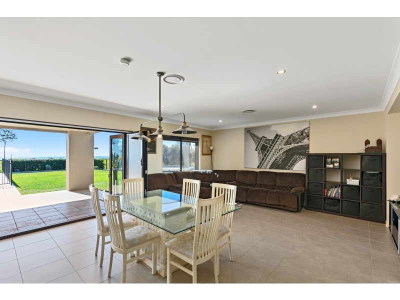 2 Pavilion Ct, Burrum Heads QLD 4659