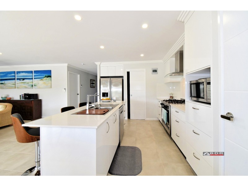 38 Honey Myrtle Cl, Burrum Heads QLD 4659