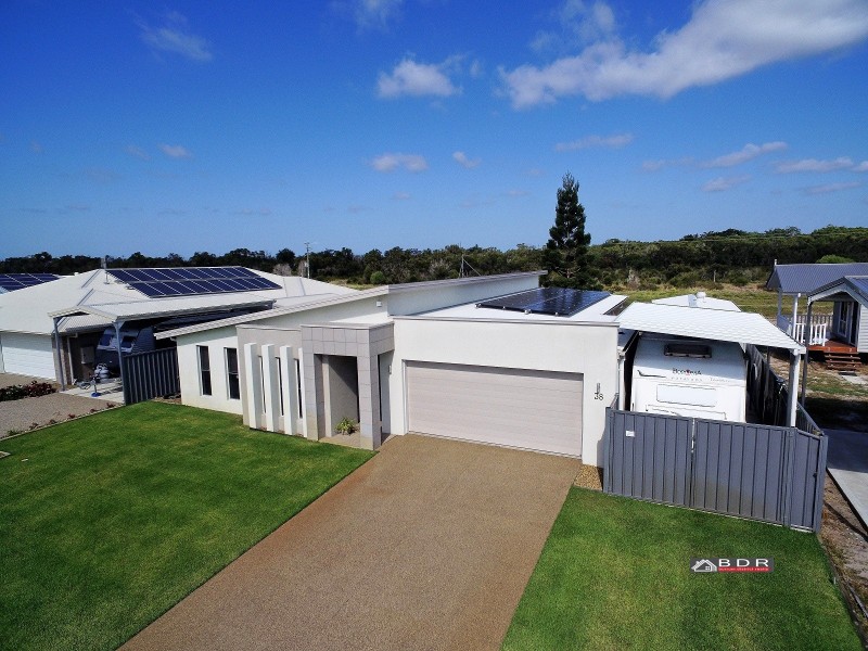 38 Honey Myrtle Cl, Burrum Heads QLD 4659