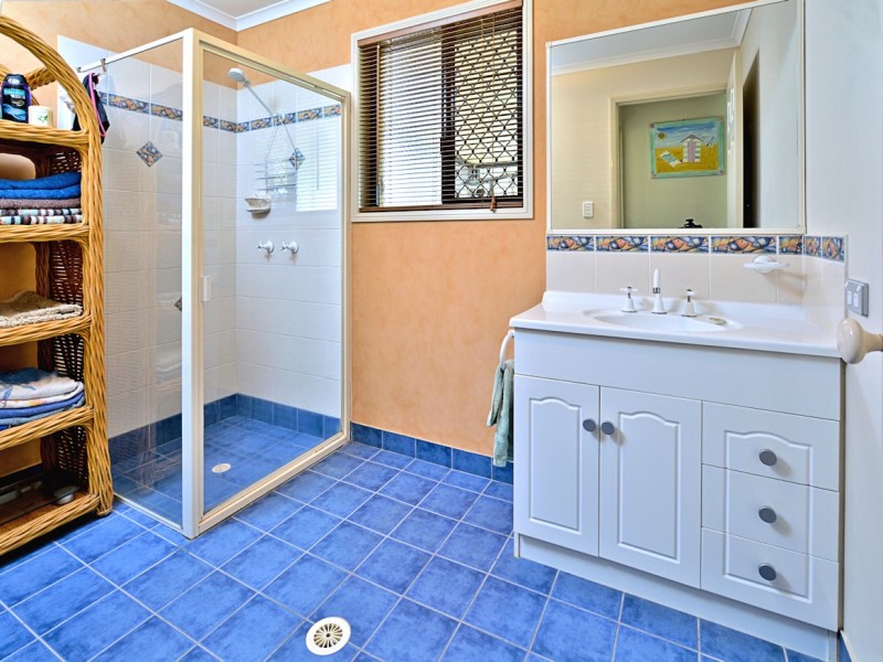 11 Lakeside Drive, Burrum Heads QLD 4659