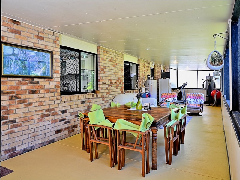 11 Lakeside Drive, Burrum Heads QLD 4659