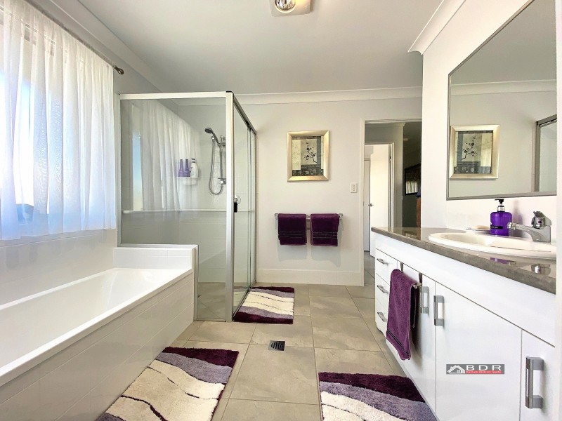 11 Honey Myrtle Cl, Burrum Heads QLD 4659