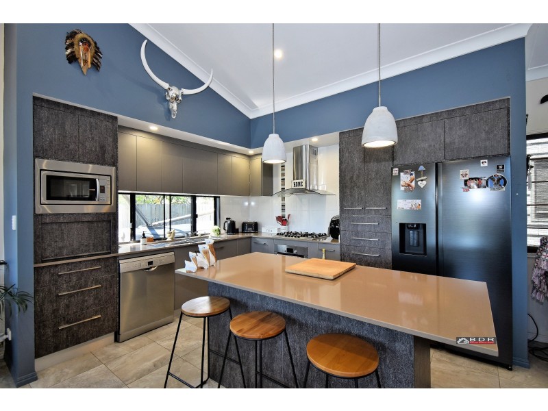 11 Jacqueline Dr, Pacific Haven QLD 4659