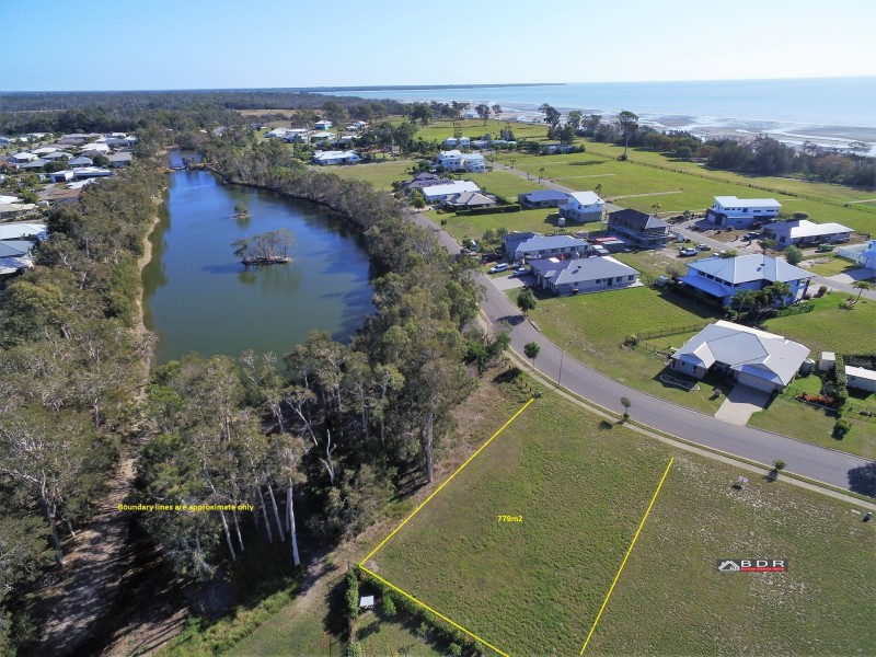 32 Barramundi Drive, Burrum Heads QLD 4659
