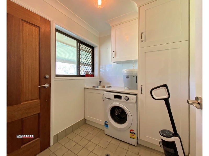 9 Island Close, Pacific Haven QLD 4659