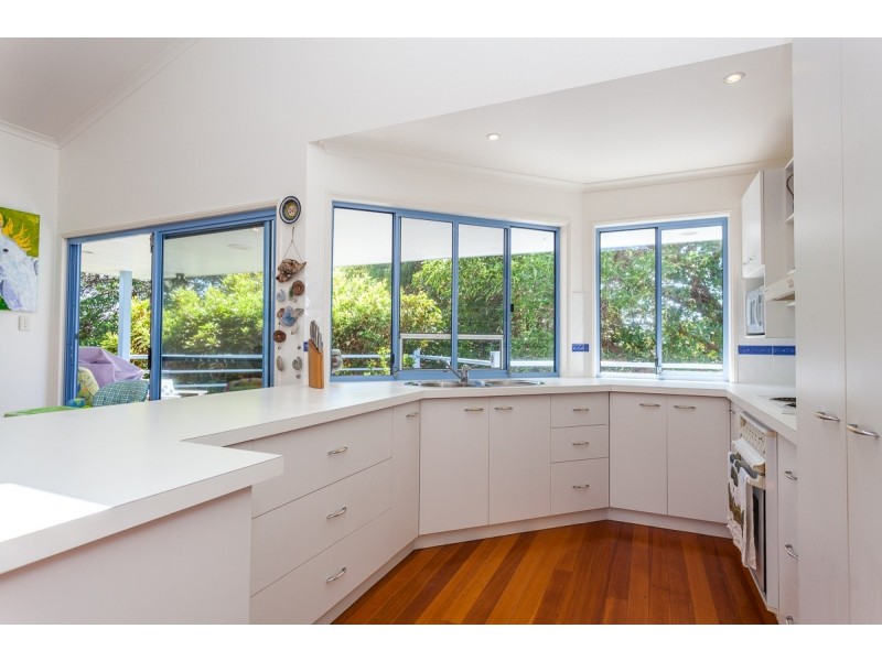 11 Booran Street, Point Lookout QLD 4183