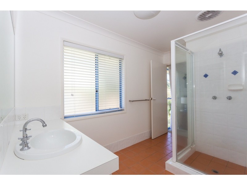 11 Booran Street, Point Lookout QLD 4183