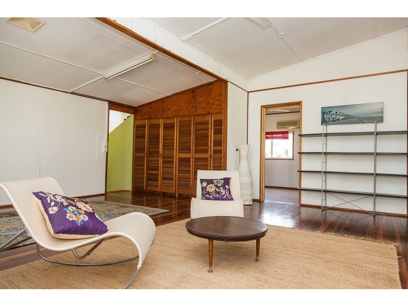 6 Oxley Parade, Dunwich QLD 4183