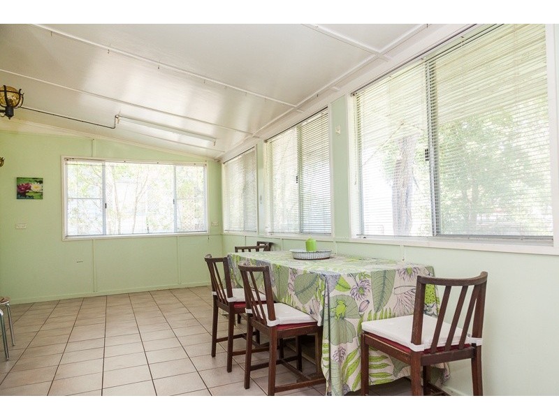 6 Oxley Parade, Dunwich QLD 4183