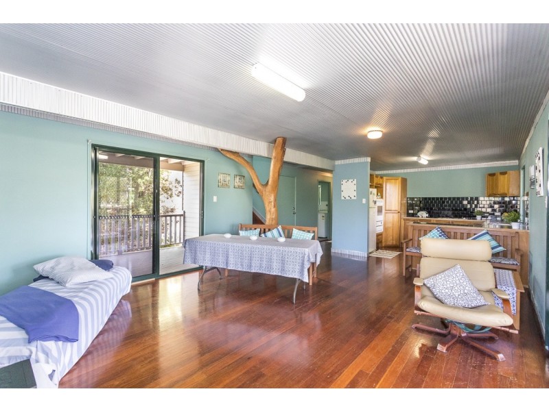 44 Cumming Parade, Point Lookout QLD 4183