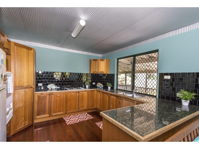 44 Cumming Parade, Point Lookout QLD 4183