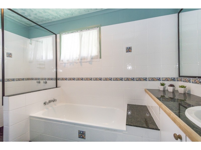 44 Cumming Parade, Point Lookout QLD 4183